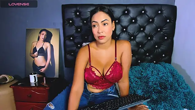 catalinamuss  online show from 05/06/26, 01:59