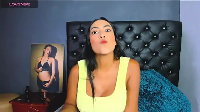 Snapshot of catalinamuss_ chatting on 06/11/26, 05:32 catalinamuss online show from 06/11/26, 05:32
