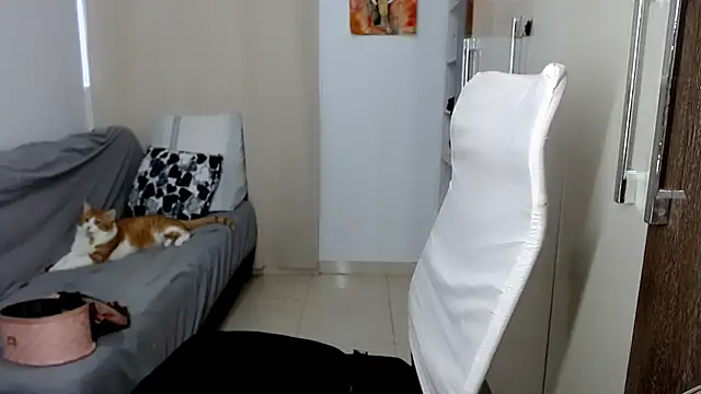 Snapshot of Laura-pervert chatting on 10/13/25, 10:32 Laura-pervert online show from 10/13/25, 10:32