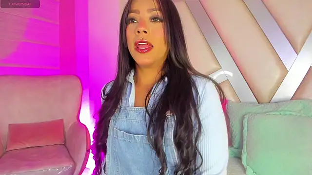 Amber villalobos  online show from 05/17/26, 04:45