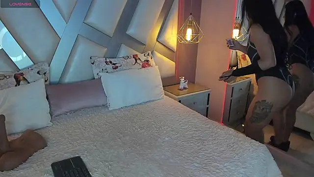 Amber villalobos  online show from 10/24/25, 04:00