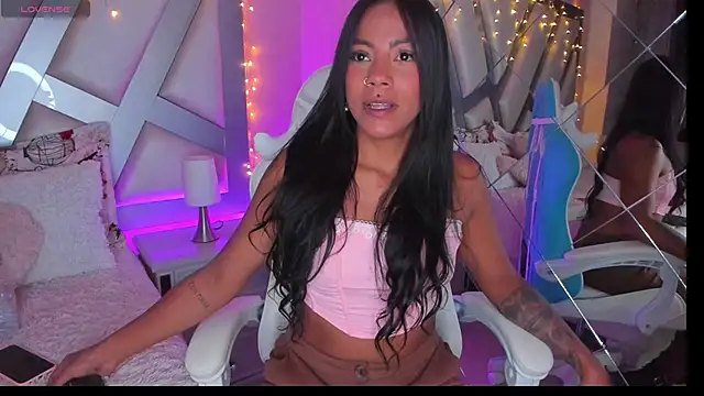 Snapshot of Amber_villalobos_ chatting on 02/14/25, 04:15 Amber villalobos online show from 02/14/25, 04:15