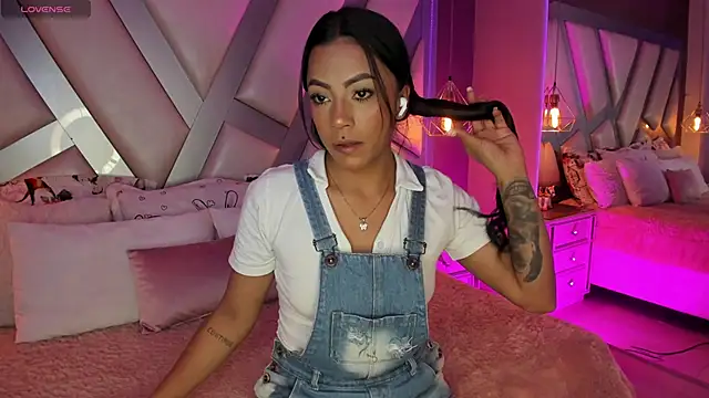 Snapshot of Amber_villalobos_ chatting on 10/10/25, 03:51 Amber villalobos online show from 10/10/25, 03:51