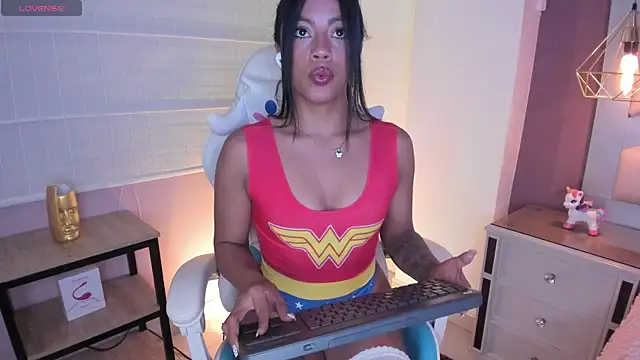 Snapshot of Amber_villalobos_ chatting on 10/16/25, 04:43 Amber villalobos online show from 10/16/25, 04:43