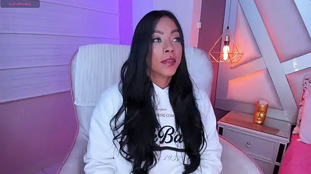 Snapshot of Amber_villalobos_ chatting on 09/25/25, 03:45 Amber villalobos online show from 09/25/25, 03:45