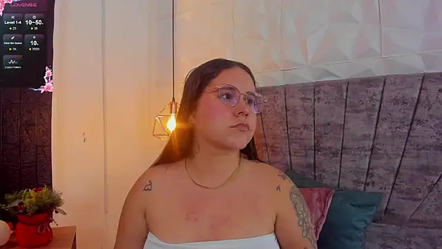 Snapshot of April1_sc chatting on 12/16/25, 08:35 April1 sc online show from 12/16/25, 08:35