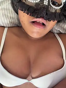 Bella Luna18 online show from 11/26/25, 07:25