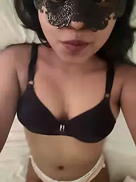Snapshot of Bella_Luna18 chatting on 01/28/25, 03:46 Bella Luna18 online show from 01/28/25, 03:46