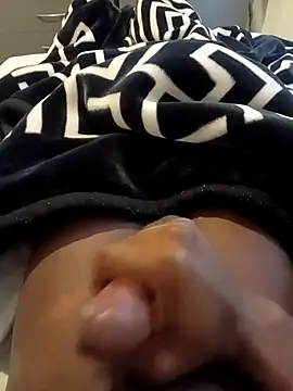 Snapshot of MarwL2 chatting on 11/09/25, 02:43 MarwL2 online show from 11/09/25, 02:43