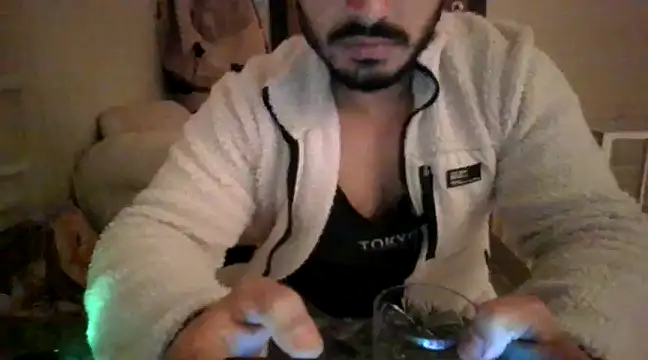 Snapshot of DateMike94 chatting on 03/19/25, 08:00 DateMike94 online show from 03/19/25, 08:00