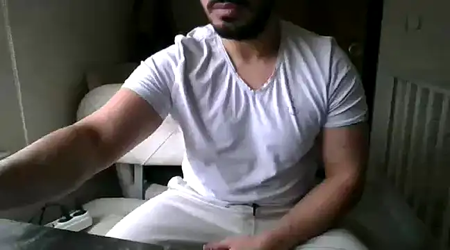 Snapshot of DateMike94 chatting on 02/12/25, 11:18 DateMike94 online show from 02/12/25, 11:18