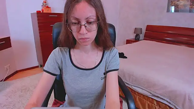 Snapshot of Pantyhose_Mila chatting on 10/10/25, 07:15 Pantyhose Mila online show from 10/10/25, 07:15