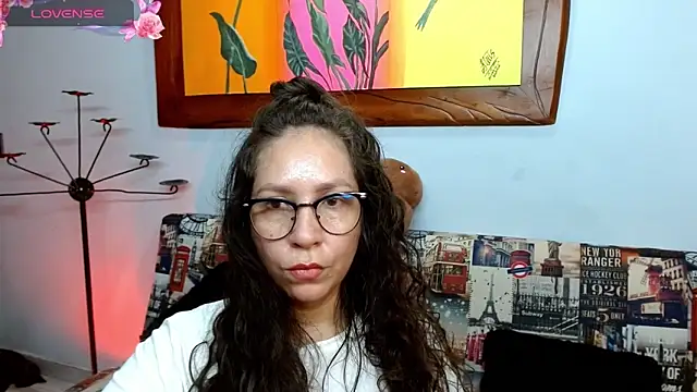 Snapshot of naihroby chatting on 10/14/25, 04:57 naihroby online show from 10/14/25, 04:57