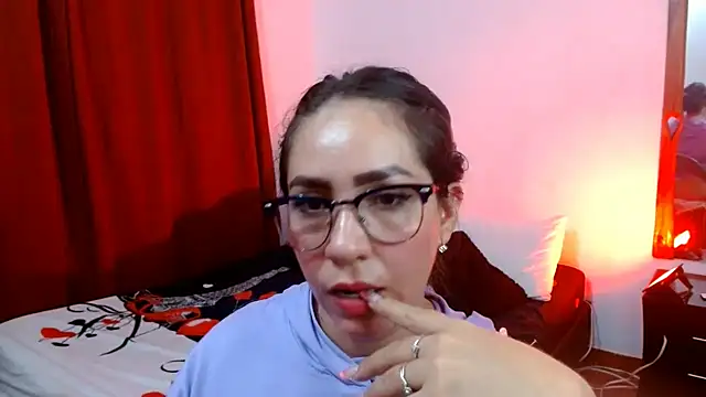 Snapshot of naihroby chatting on 02/19/25, 02:23 naihroby online show from 02/19/25, 02:23