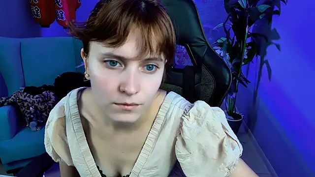 Snapshot of LolaAsmus chatting on 10/17/25, 05:44 LolaAsmus online show from 10/17/25, 05:44