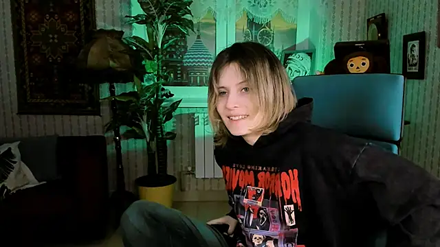 Snapshot of LolaAsmus chatting on 02/19/25, 05:05 LolaAsmus online show from 02/19/25, 05:05
