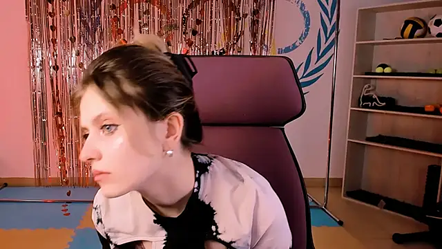Snapshot of LolaAsmus chatting on 02/27/25, 11:28 LolaAsmus online show from 02/27/25, 11:28