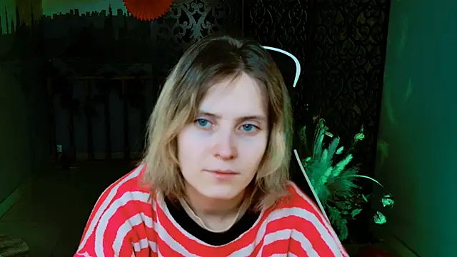 Snapshot of LolaAsmus chatting on 02/15/25, 05:09 LolaAsmus online show from 02/15/25, 05:09