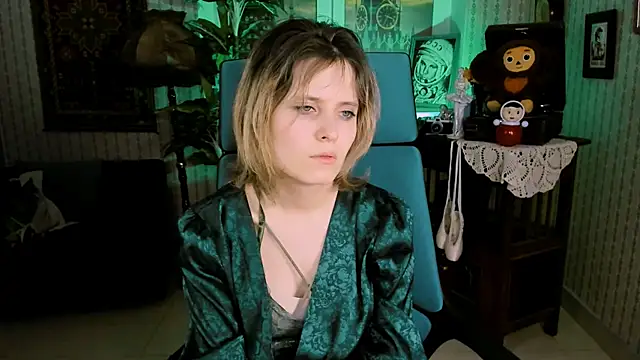 Snapshot of LolaAsmus chatting on 02/19/25, 02:22 LolaAsmus online show from 02/19/25, 02:22