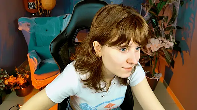 Snapshot of LolaAsmus chatting on 10/22/25, 05:40 LolaAsmus online show from 10/22/25, 05:40