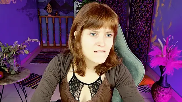 Snapshot of LolaAsmus chatting on 10/14/25, 05:30 LolaAsmus online show from 10/14/25, 05:30