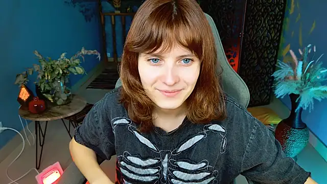Snapshot of LolaAsmus chatting on 10/15/25, 05:28 LolaAsmus online show from 10/15/25, 05:28
