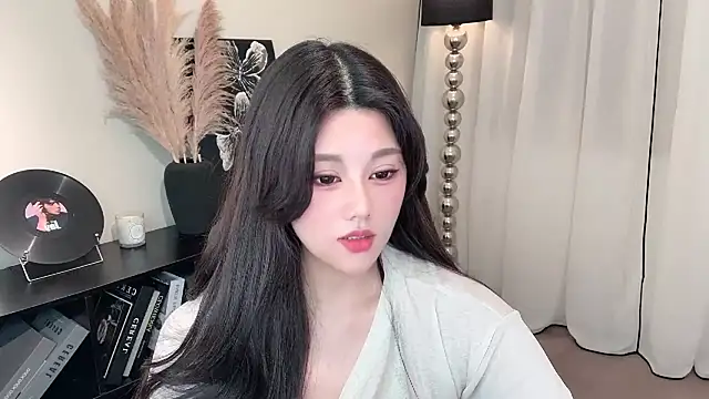 Snapshot of Strawberrybabyy1 chatting on 03/05/25, 02:34 Strawberrybabyy1 online show from 03/05/25, 02:34