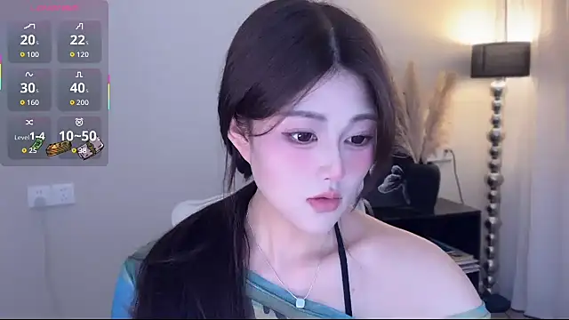 Strawberrybabyy1 online show from 10/31/25, 11:18