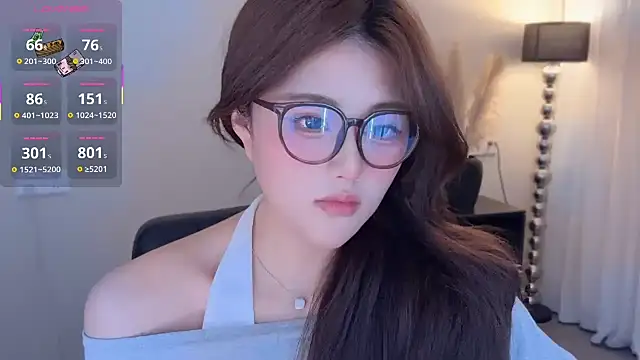 Strawberrybabyy1 online show from 10/27/25, 03:13