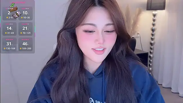 Strawberrybabyy1 online show from 10/24/25, 03:11