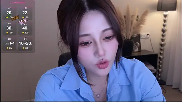 Strawberrybabyy1 online show from 11/22/25, 04:39