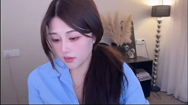 Strawberrybabyy1 online show from 11/22/25, 04:33