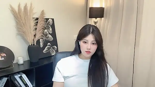 Snapshot of Strawberrybabyy1 chatting on 03/10/25, 03:30 Strawberrybabyy1 online show from 03/10/25, 03:30
