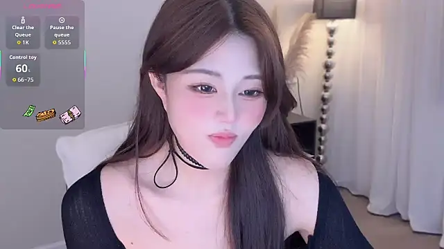 Snapshot of Strawberrybabyy1 chatting on 09/20/25, 04:34 Strawberrybabyy1 online show from 09/20/25, 04:34