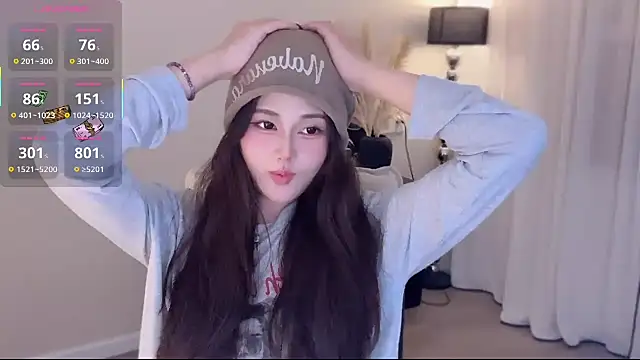 Snapshot of Strawberrybabyy1 chatting on 10/08/25, 02:29 Strawberrybabyy1 online show from 10/08/25, 02:29