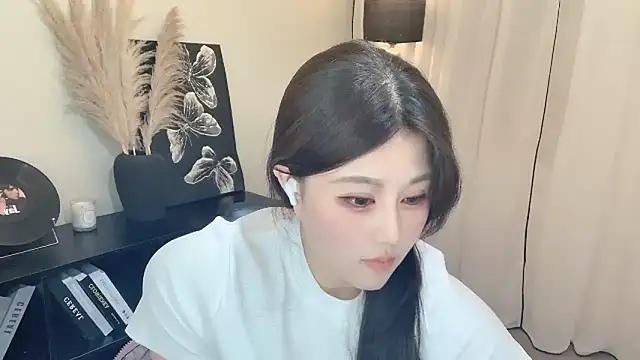 Snapshot of Strawberrybabyy1 chatting on 03/10/25, 12:28 Strawberrybabyy1 online show from 03/10/25, 12:28
