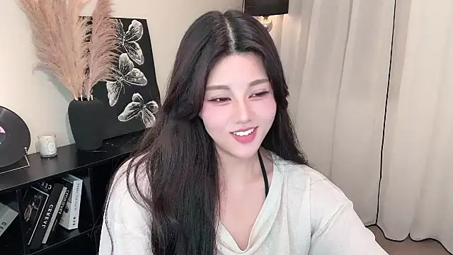 Snapshot of Strawberrybabyy1 chatting on 03/04/25, 01:06 Strawberrybabyy1 online show from 03/04/25, 01:06