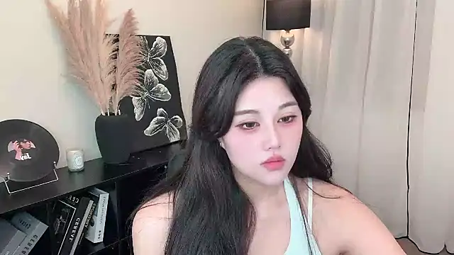 Snapshot of Strawberrybabyy1 chatting on 03/02/25, 01:42 Strawberrybabyy1 online show from 03/02/25, 01:42