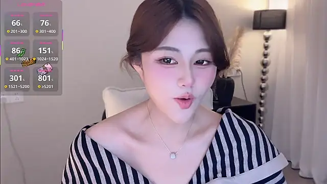 Snapshot of Strawberrybabyy1 chatting on 10/16/25, 03:09 Strawberrybabyy1 online show from 10/16/25, 03:09