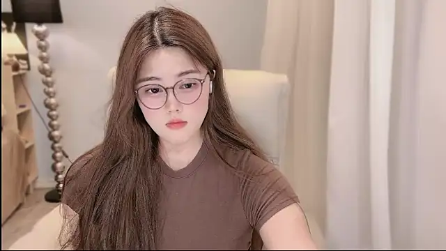Snapshot of Strawberrybabyy1 chatting on 12/17/24, 06:42 Strawberrybabyy1 online show from 12/17/24, 06:42