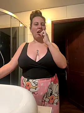 Snapshot of Yanacool007 chatting on 12/04/25, 09:36 Yanacool007 online show from 12/04/25, 09:36