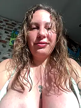 Snapshot of Yanacool007 chatting on 12/17/25, 11:37 Yanacool007 online show from 12/17/25, 11:37