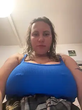 Snapshot of Yanacool007 chatting on 11/18/25, 02:31 Yanacool007 online show from 11/18/25, 02:31