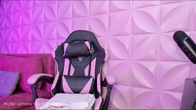 NattGomez online show from 11/15/25, 02:37