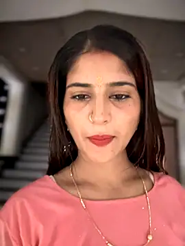 Snapshot of DiyAsingHh chatting on 10/18/25, 04:20 DiyAsingHh online show from 10/18/25, 04:20