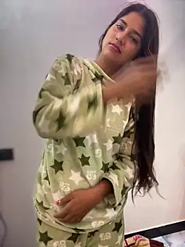 Snapshot of DiyAsingHh chatting on 11/30/25, 12:22 DiyAsingHh online show from 11/30/25, 12:22