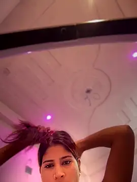 Snapshot of DiyAsingHh chatting on 11/14/25, 01:09 DiyAsingHh online show from 11/14/25, 01:09