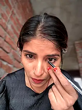 Snapshot of DiyAsingHh chatting on 11/06/25, 01:31 DiyAsingHh online show from 11/06/25, 01:31