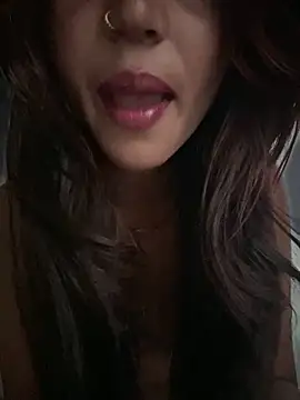 Snapshot of DiyAsingHh chatting on 02/14/26, 01:06 DiyAsingHh online show from 02/14/26, 01:06