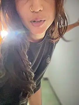 Snapshot of DiyAsingHh chatting on 03/25/26, 12:44 DiyAsingHh online show from 03/25/26, 12:44